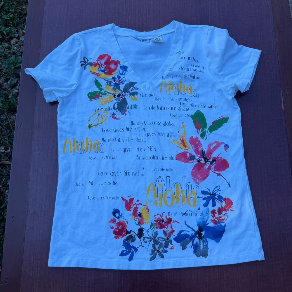 Units Aloha Floral Graphic Tee Y2K Women Size Medium White V-Neck Short Sleeve